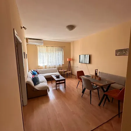 B Apartment *